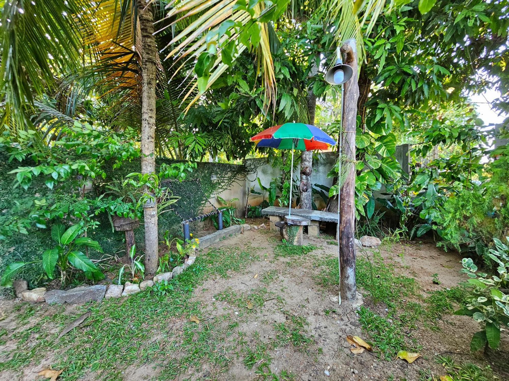 Hotel Tissamaharama Esterno foto