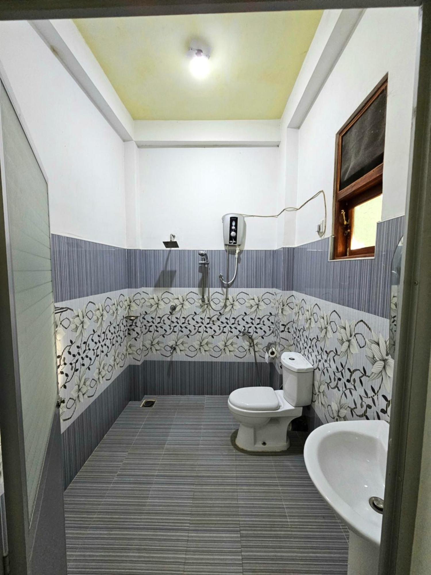 Hotel Tissamaharama Esterno foto