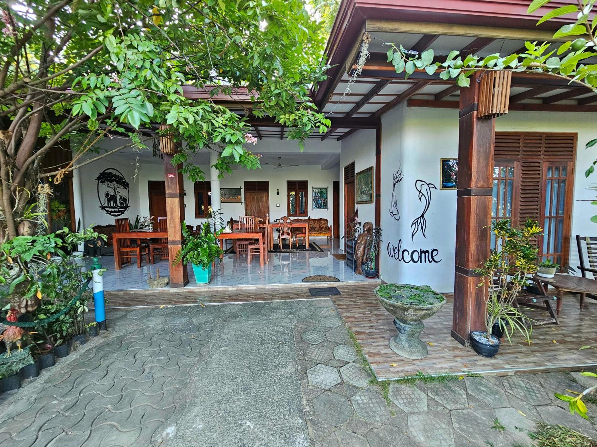 Hotel Tissamaharama Esterno foto