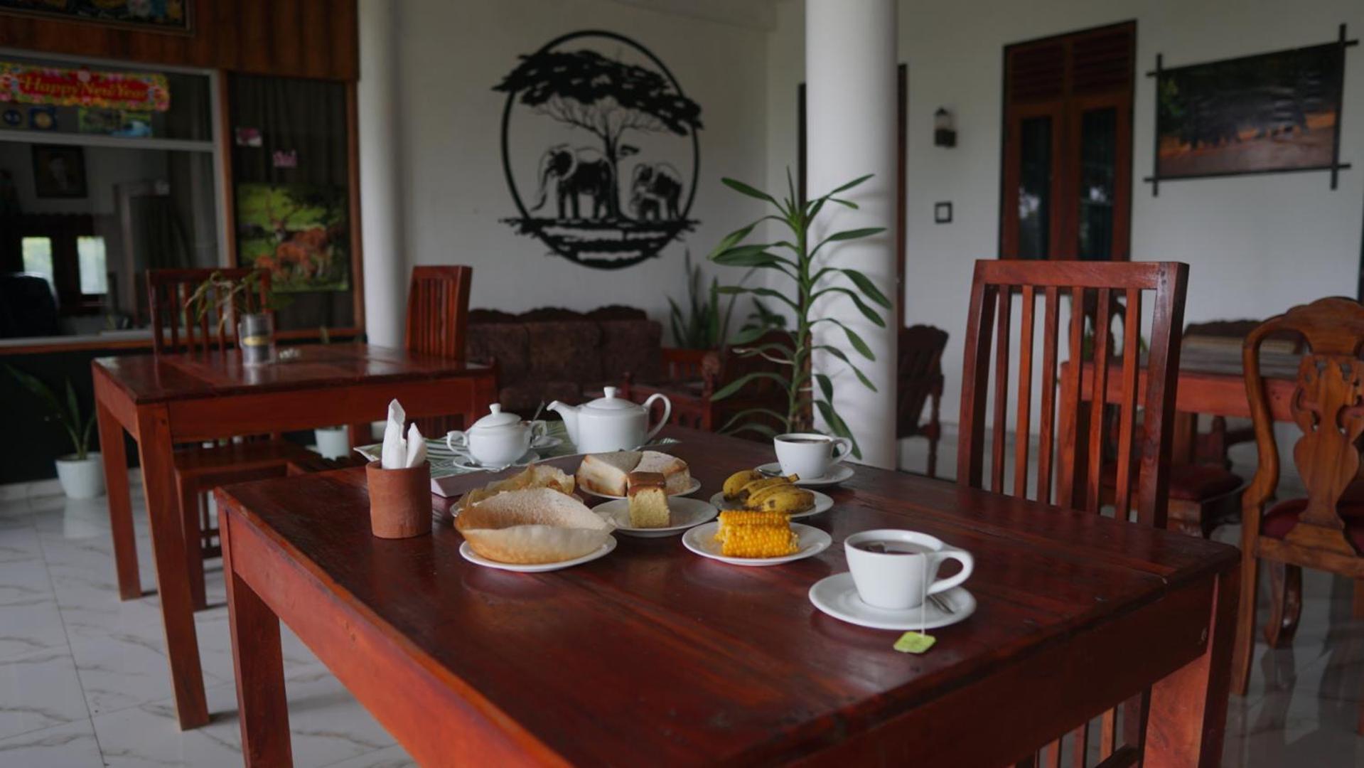 Hotel Tissamaharama Esterno foto