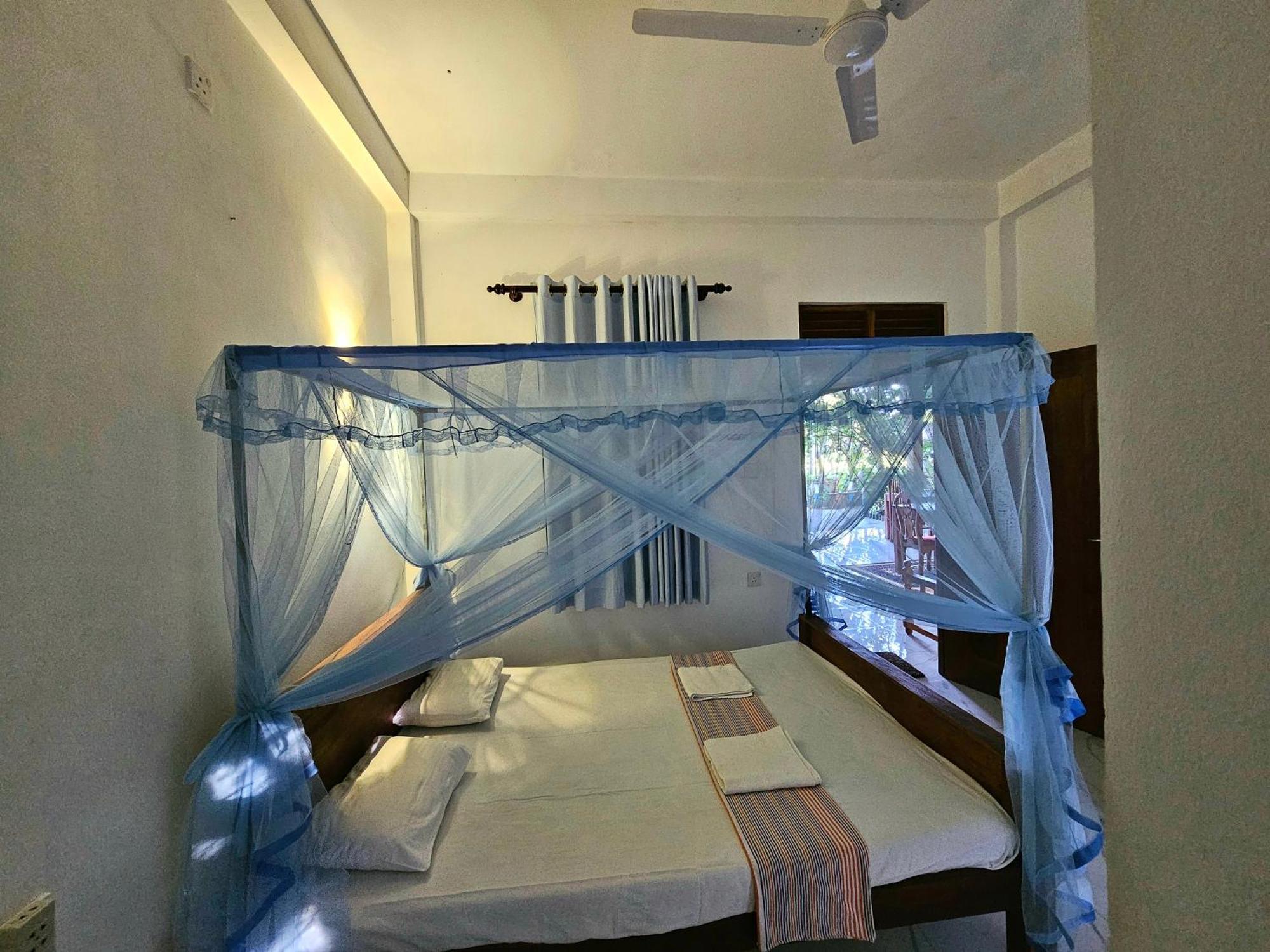 Hotel Tissamaharama Esterno foto