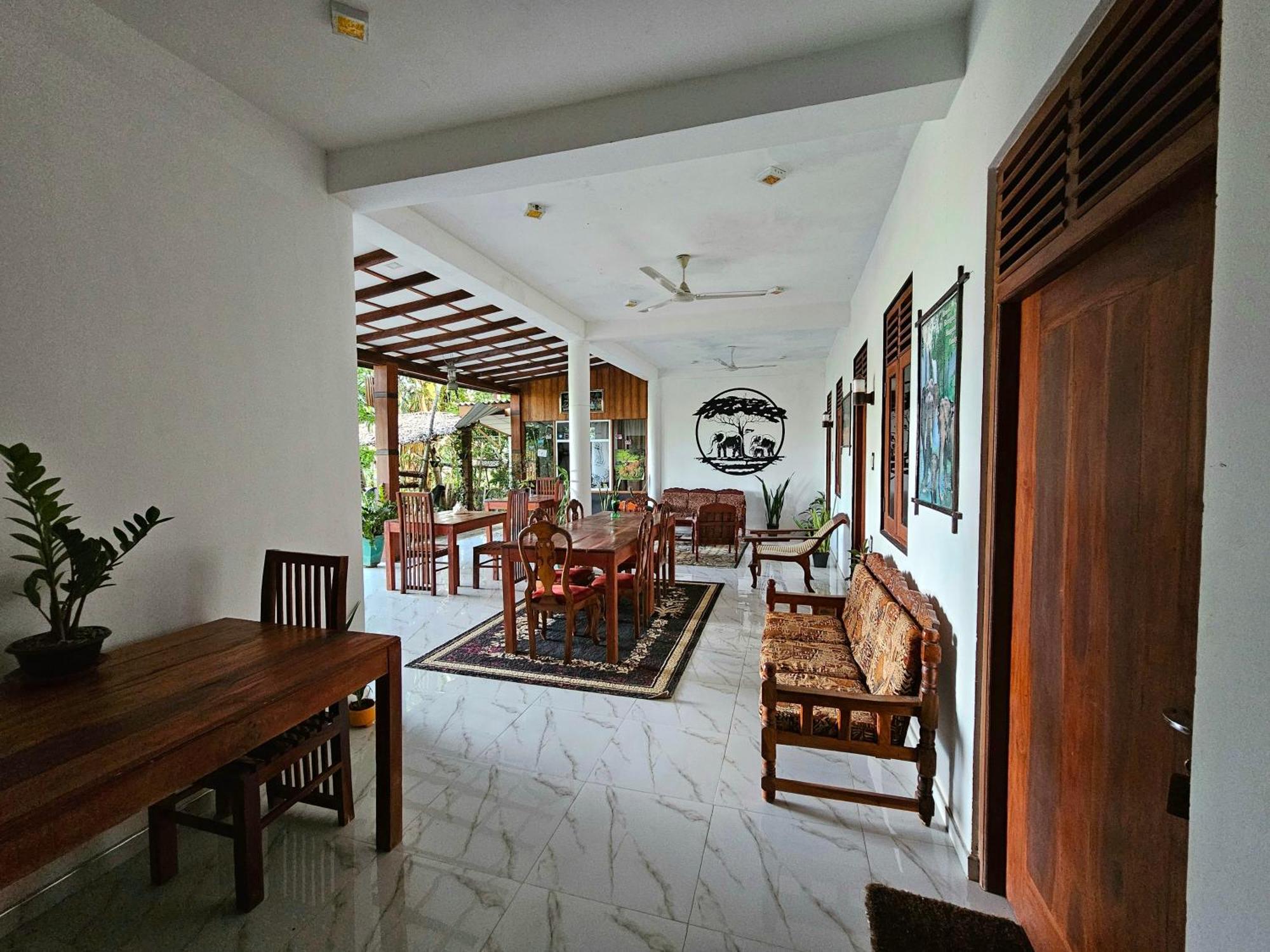 Hotel Tissamaharama Esterno foto