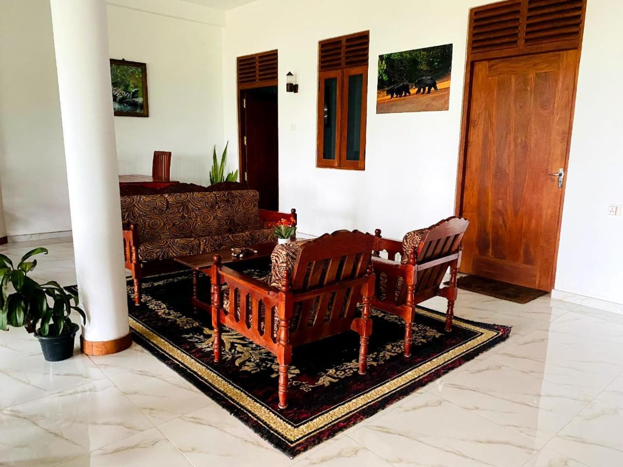 Hotel Tissamaharama Esterno foto