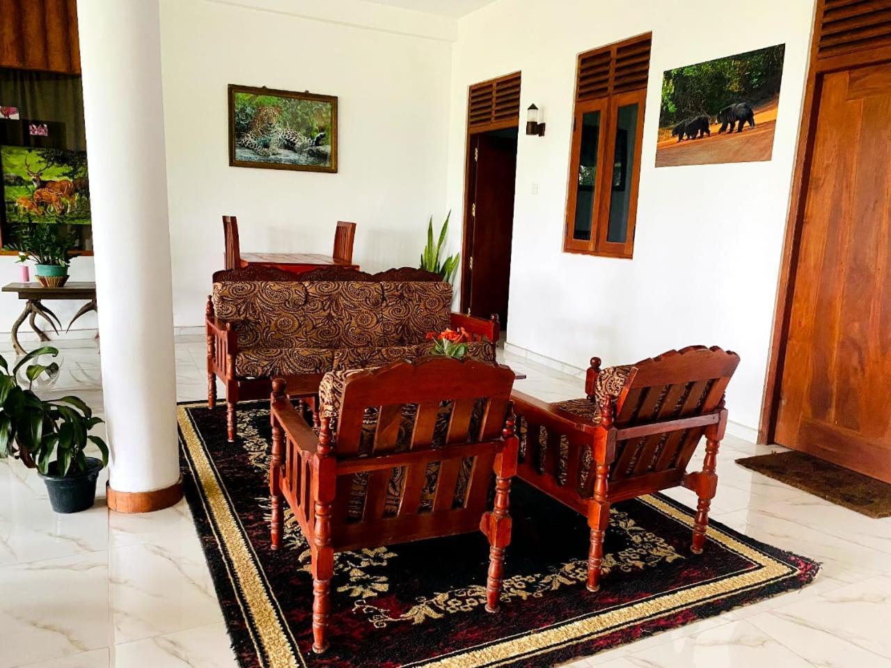 Hotel Tissamaharama Esterno foto