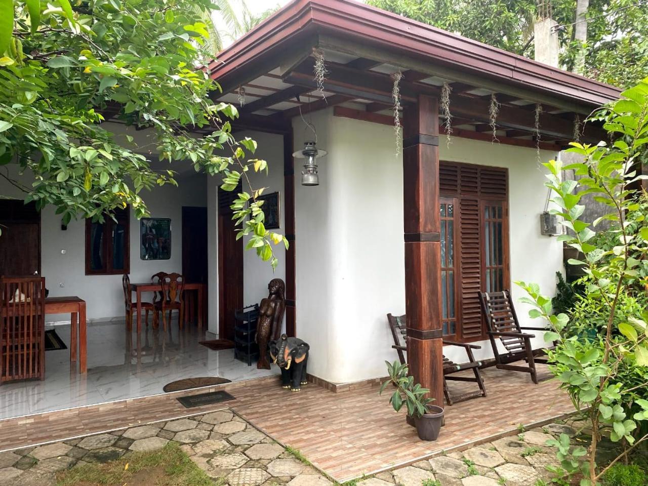 Hotel Tissamaharama Esterno foto