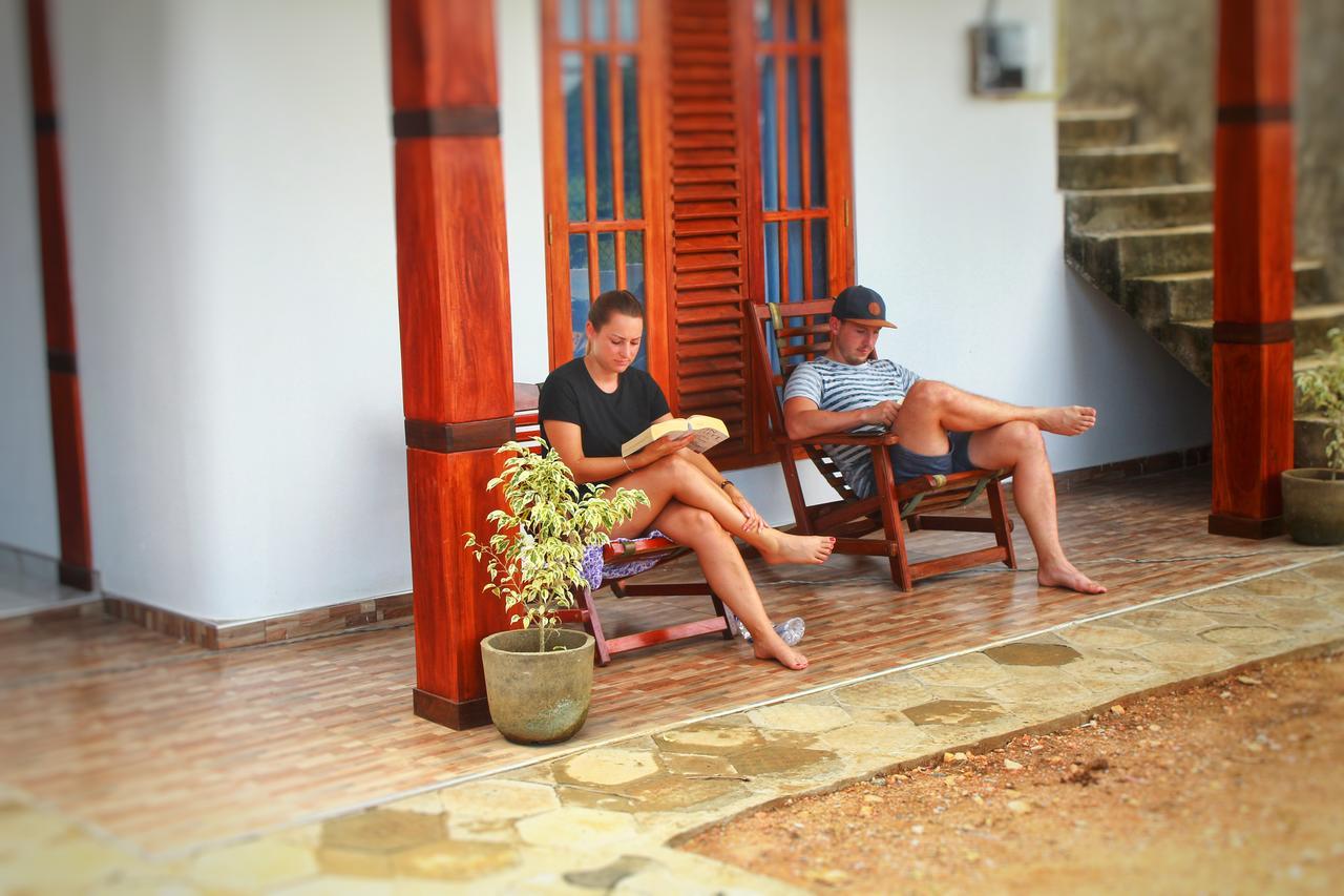 Hotel Tissamaharama Esterno foto