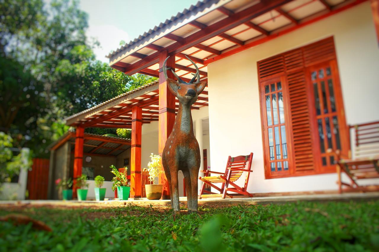 Hotel Tissamaharama Esterno foto