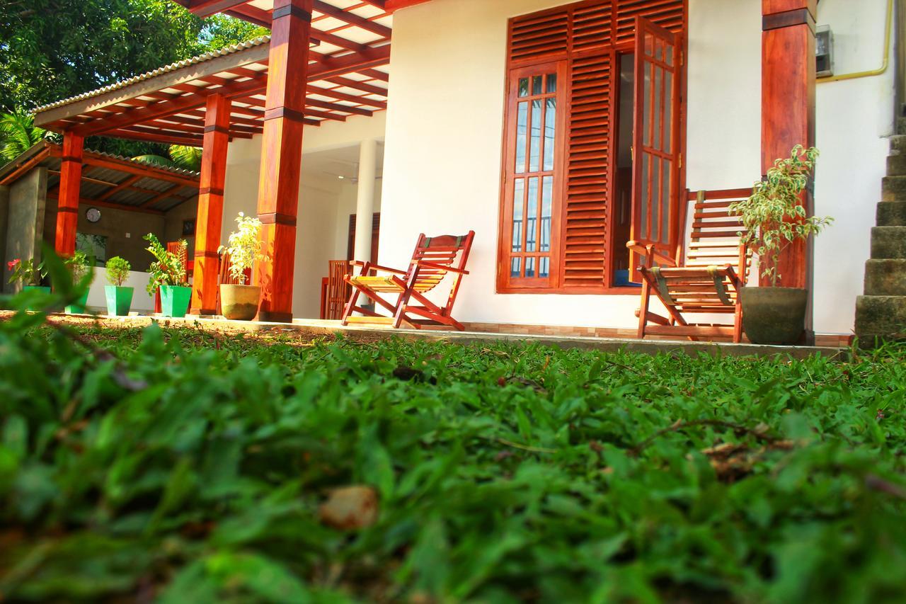 Hotel Tissamaharama Esterno foto
